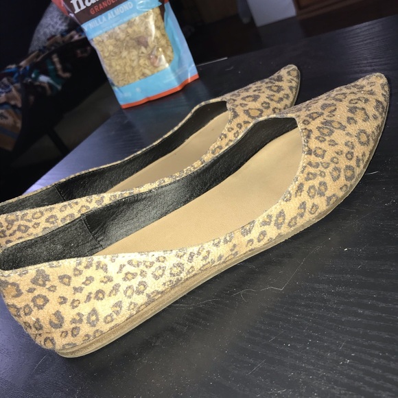 Cheetah print pointed toe flats - Picture 2 of 2